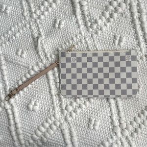 Wrislet with pink interior